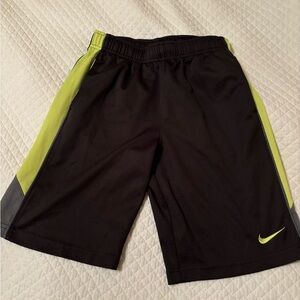 Nike boys Medium Dri-fit shorts.Great for all sports